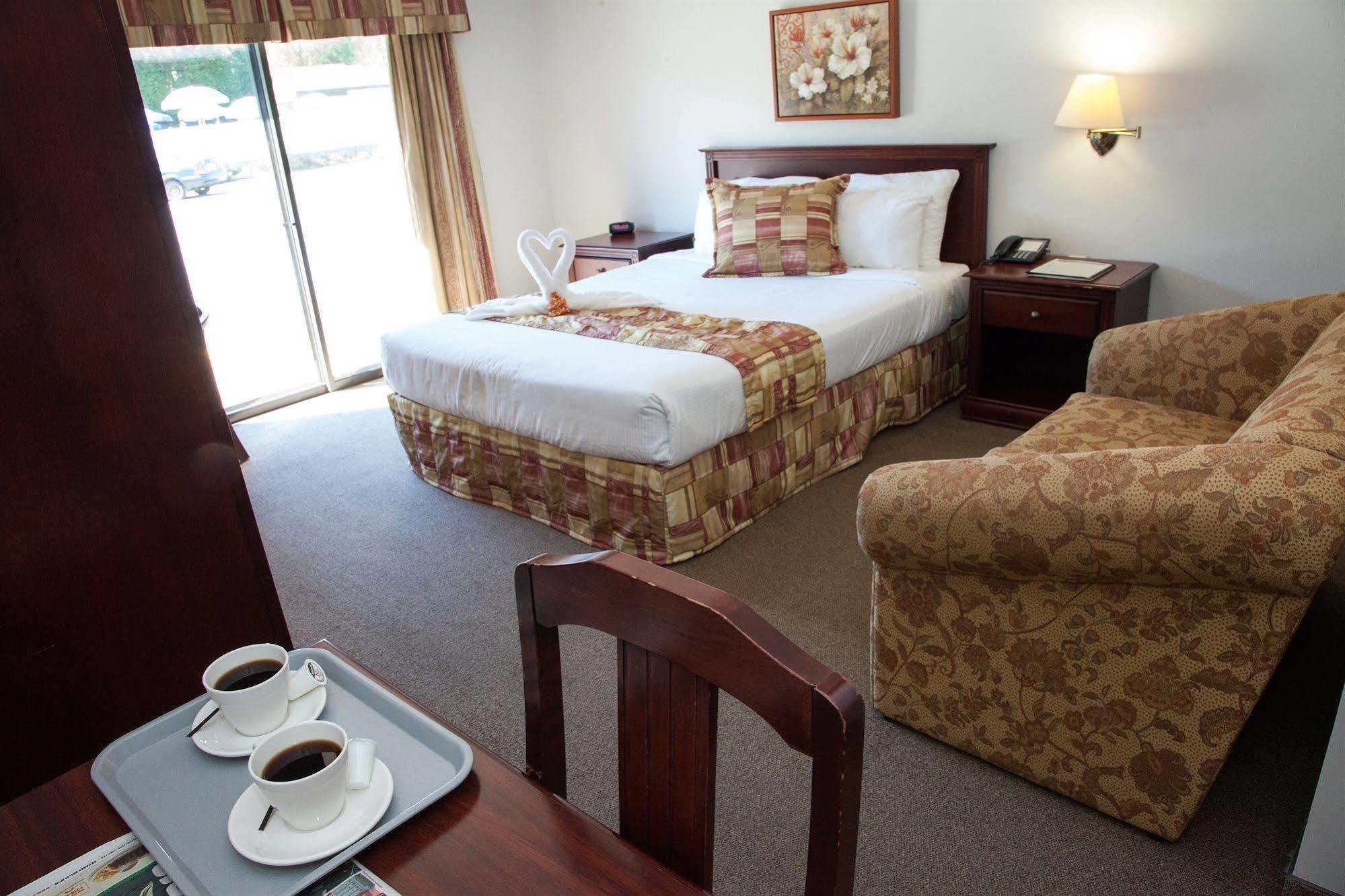 Hotel Le Floral Sherbrooke Esterno foto