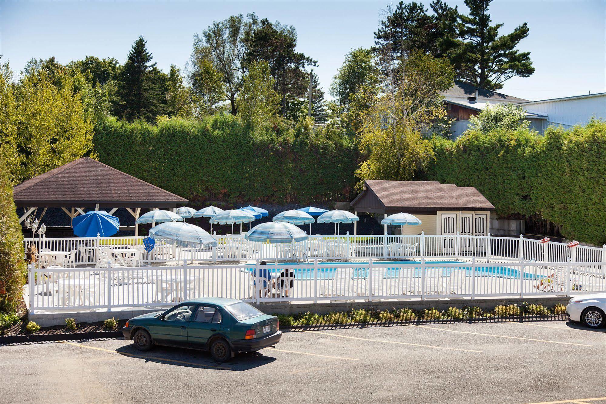 Hotel Le Floral Sherbrooke Esterno foto